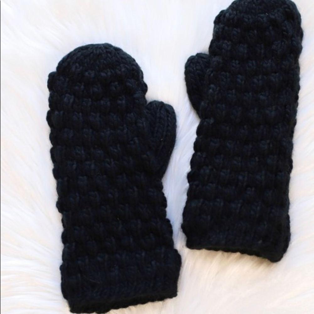 Black Textured Mittens